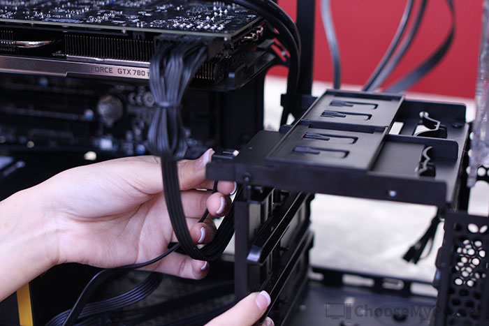 Connecting the SATA data cable